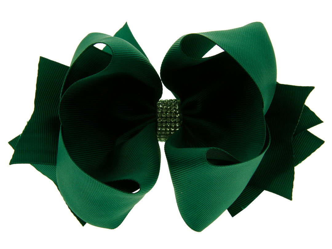 Moño para el cabello de color verde con un centro decorativo brillante.