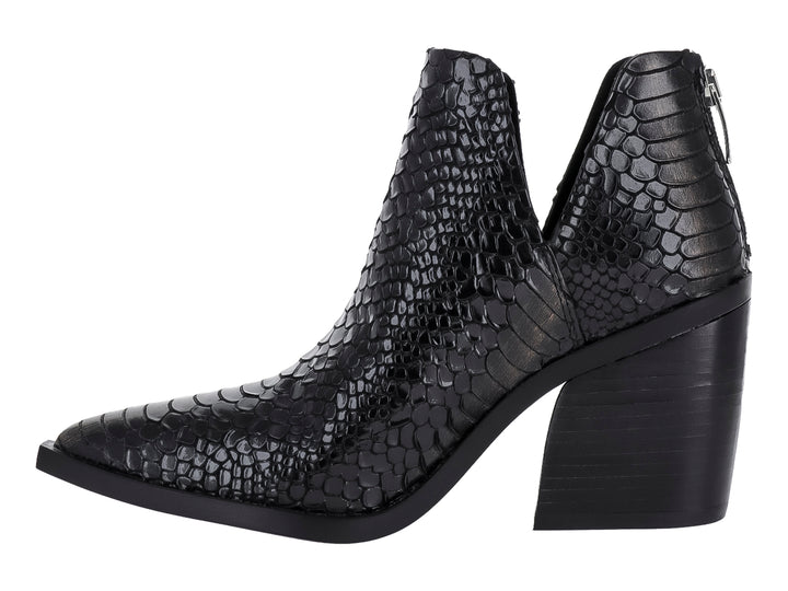 Botín negro con textura de cocodrilo y tacón grueso cuadrado.