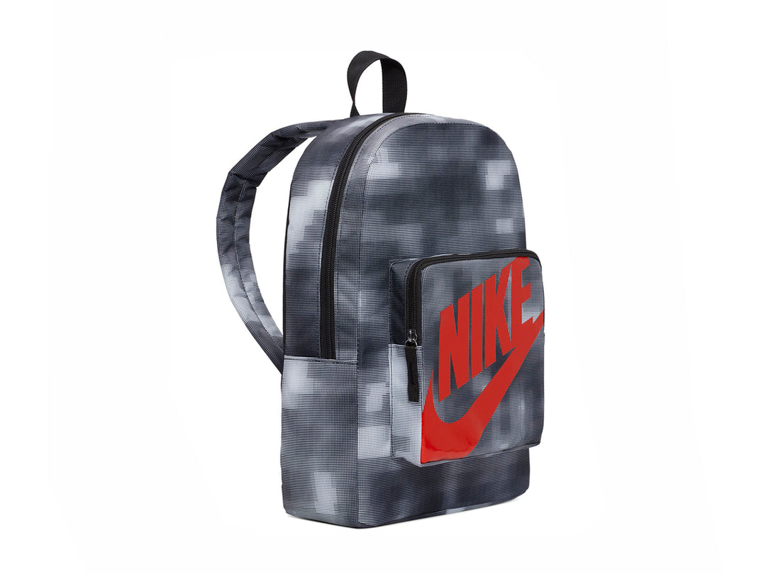 Mochila Nike negra con estampado gris y logotipo rojo frontal.