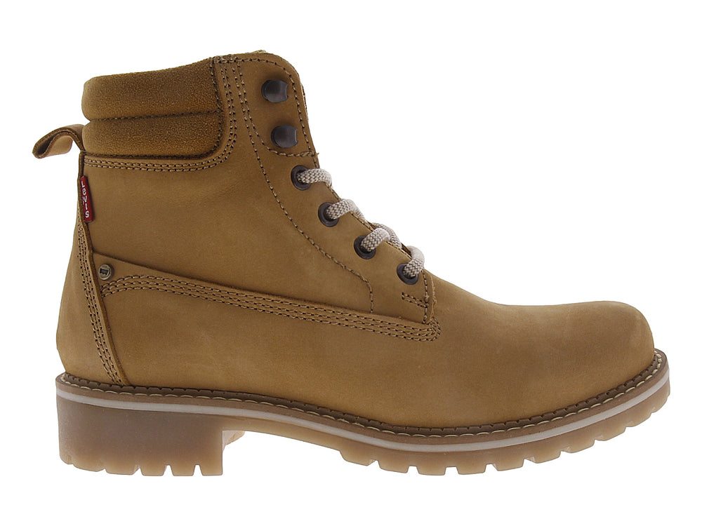 Bota casual de color miel con cordones y suela dentada.