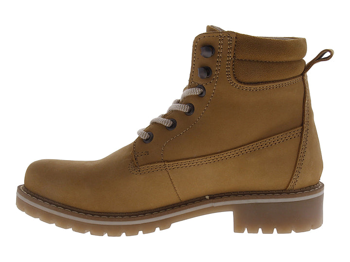 Bota casual de color miel con cordones y suela dentada.