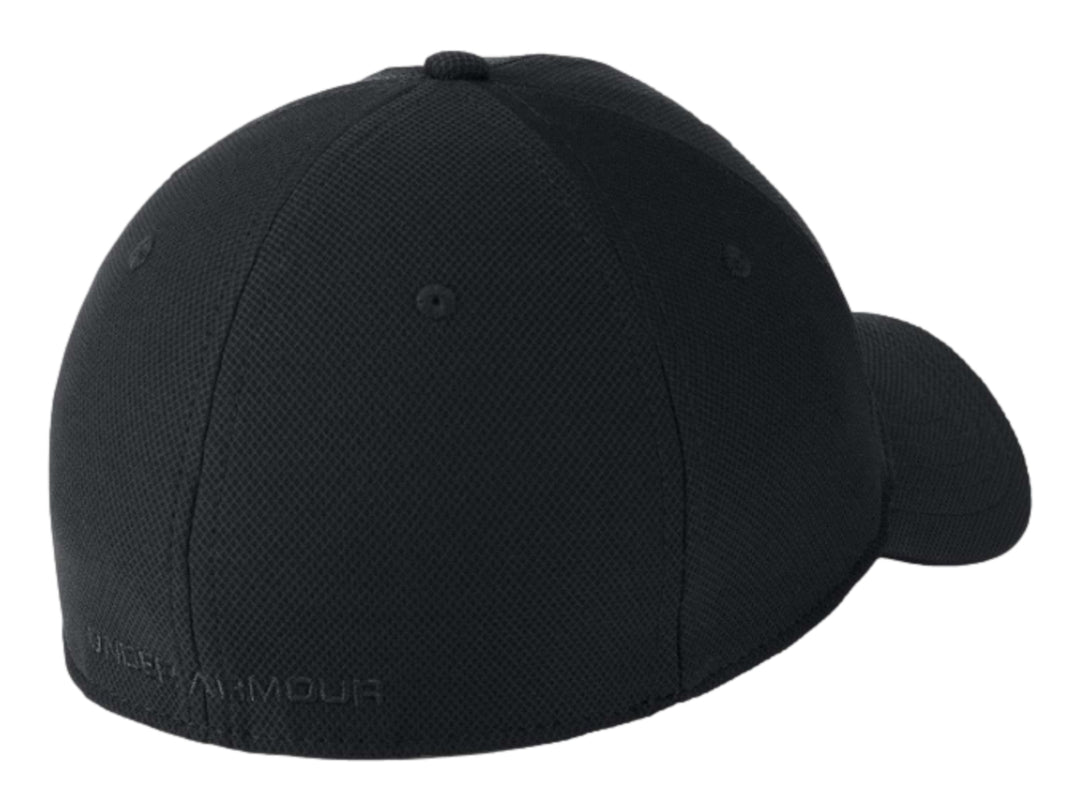 Gorra deportiva Under Armour de color negro con logotipo frontal bordado y visera curva.