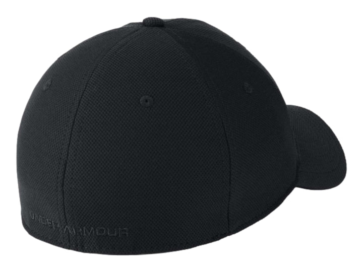 Gorra deportiva Under Armour de color negro con logotipo frontal bordado y visera curva.