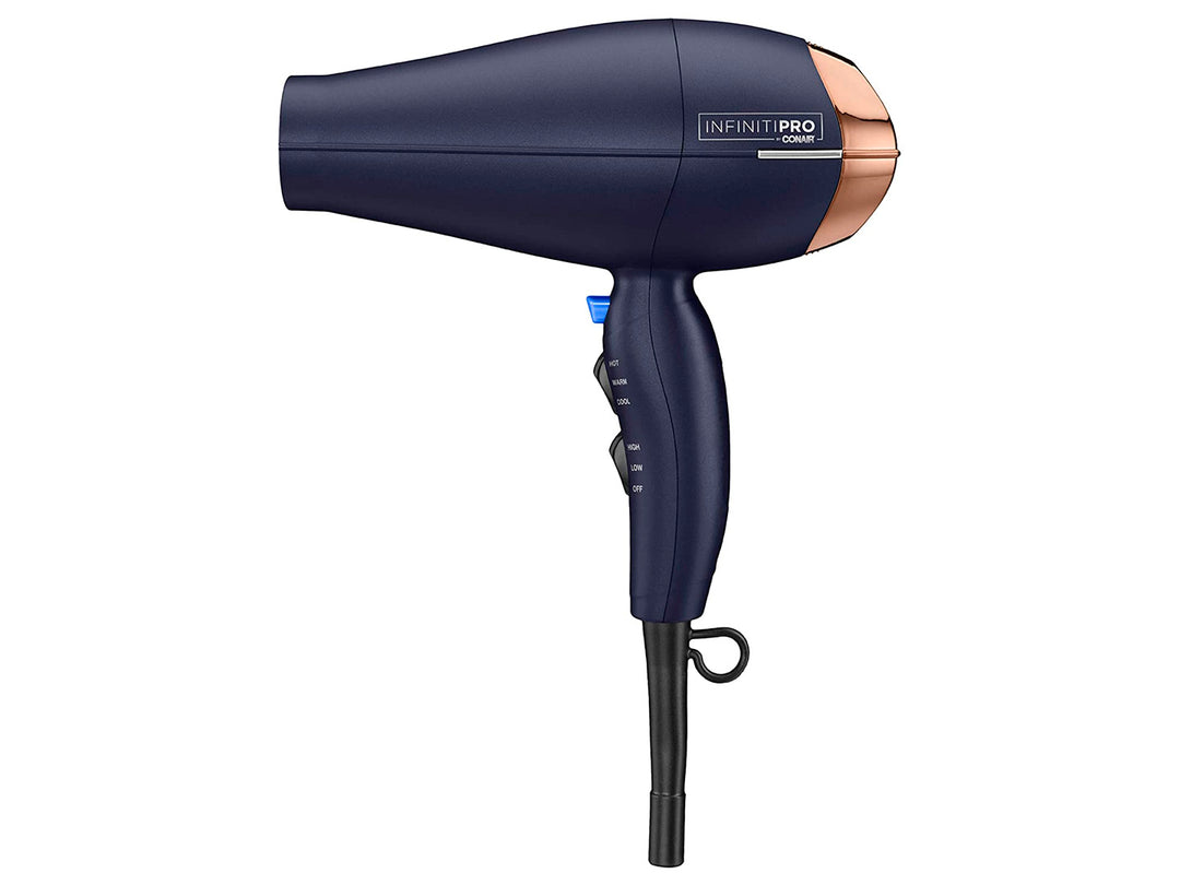 Secadora de cabello Conair InfinitiPro en color azul marino con boquilla en tono oro rosa.