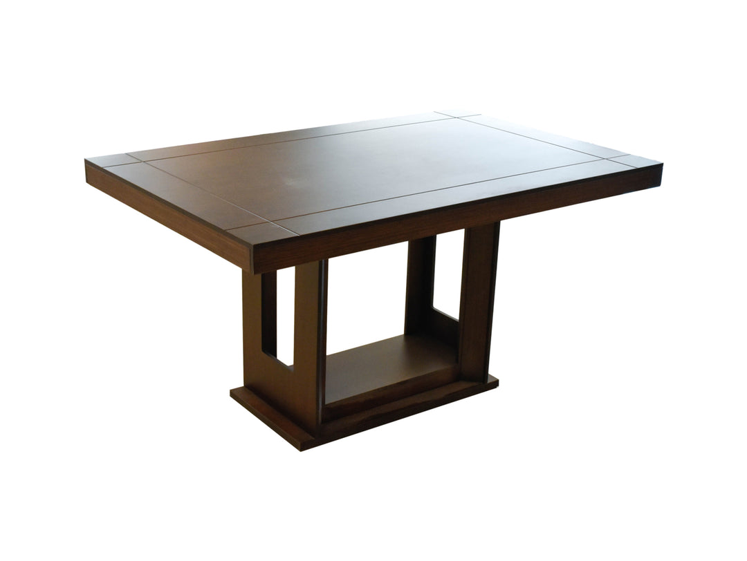 Mesa de comedor rectangular de madera en color tabaco.