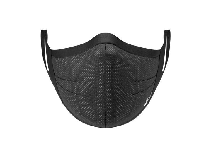 Cubrebocas deportivo Under Armour de color negro con textura perforada y ajuste ergonómico.