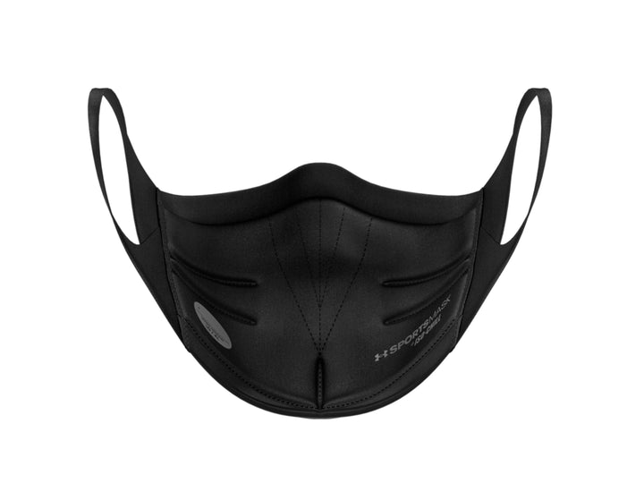 Cubrebocas deportivo Under Armour de color negro con textura perforada y ajuste ergonómico.