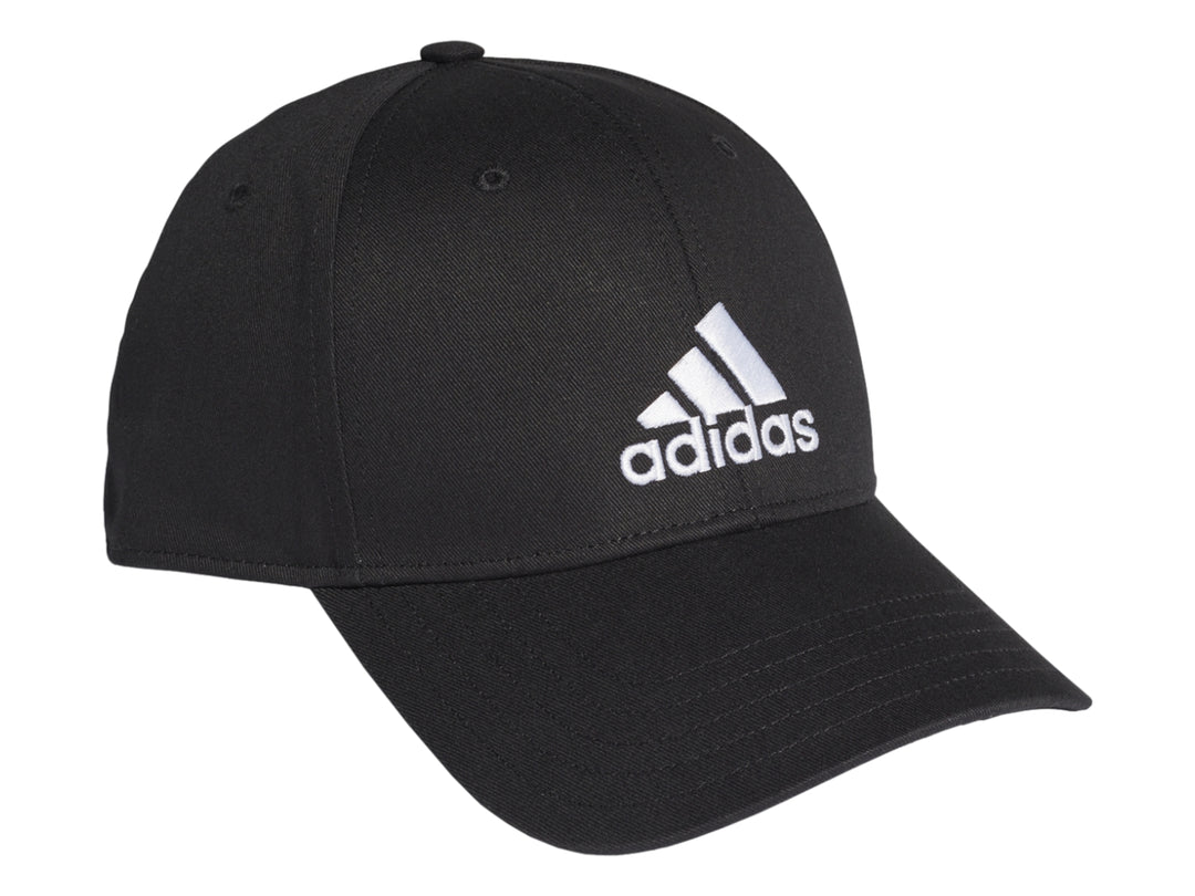 Gorra de béisbol color negro con logotipo de Adidas en color blanco en el frente.