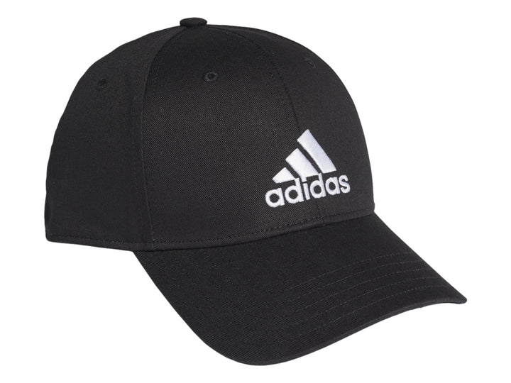 Gorra de béisbol color negro con logotipo de Adidas en color blanco en el frente.