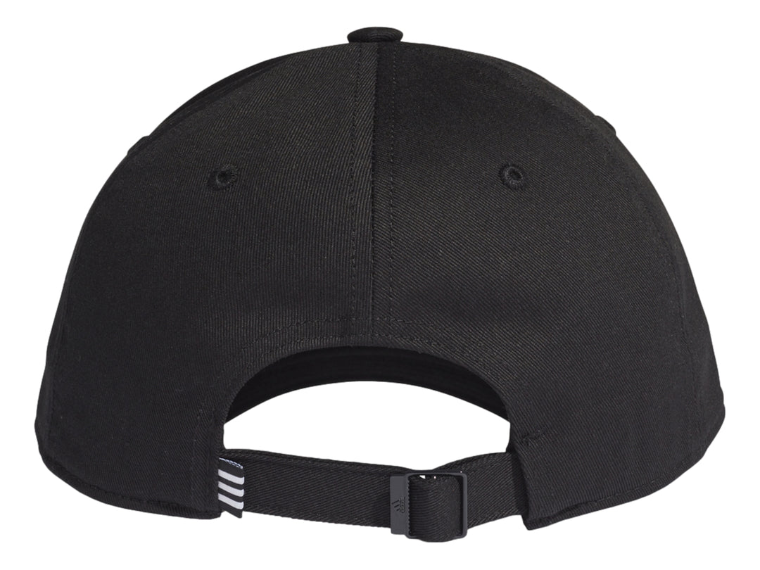 Gorra de béisbol color negro con logotipo de Adidas en color blanco en el frente.