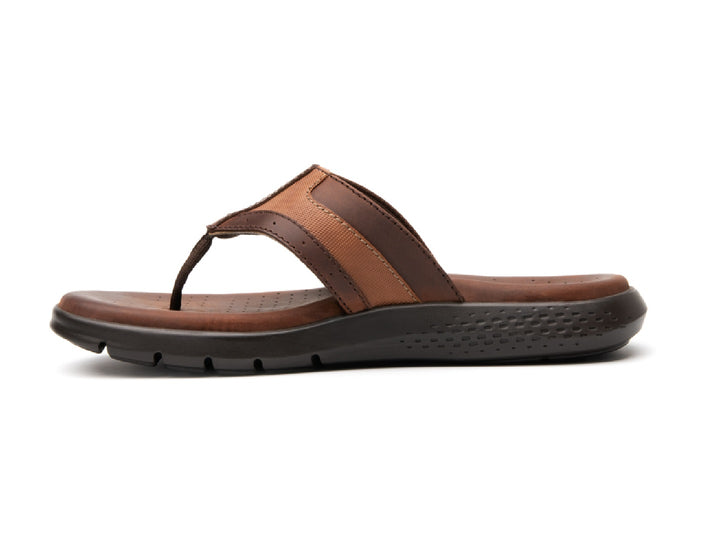 Sandalias Flexi Odin para hombre en color marrón con diseño casual y correa ancha.