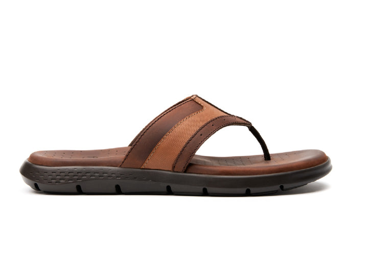 Sandalias Flexi Odin para hombre en color marrón con diseño casual y correa ancha.
