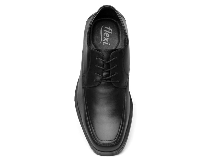 Zapato formal Flexi para hombre en color negro, material de cuero con cordones.
