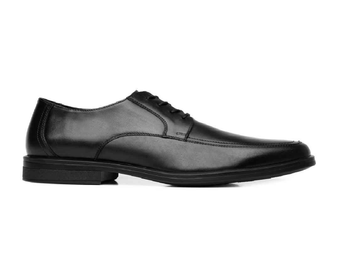 Zapato formal Flexi para hombre en color negro, material de cuero con cordones.