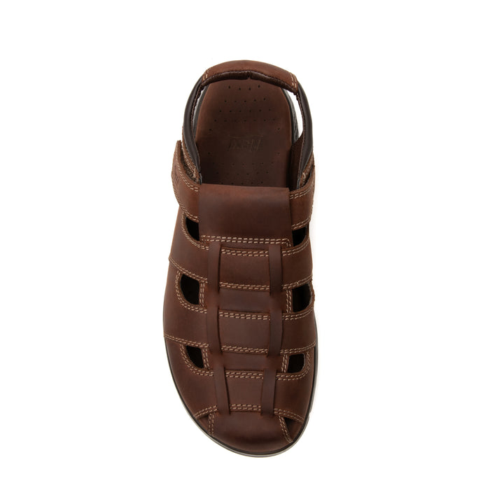 Sandalia Flexi Odin para hombre en color marrón, fabricada en cuero con diseño cerrado y suela oscura.