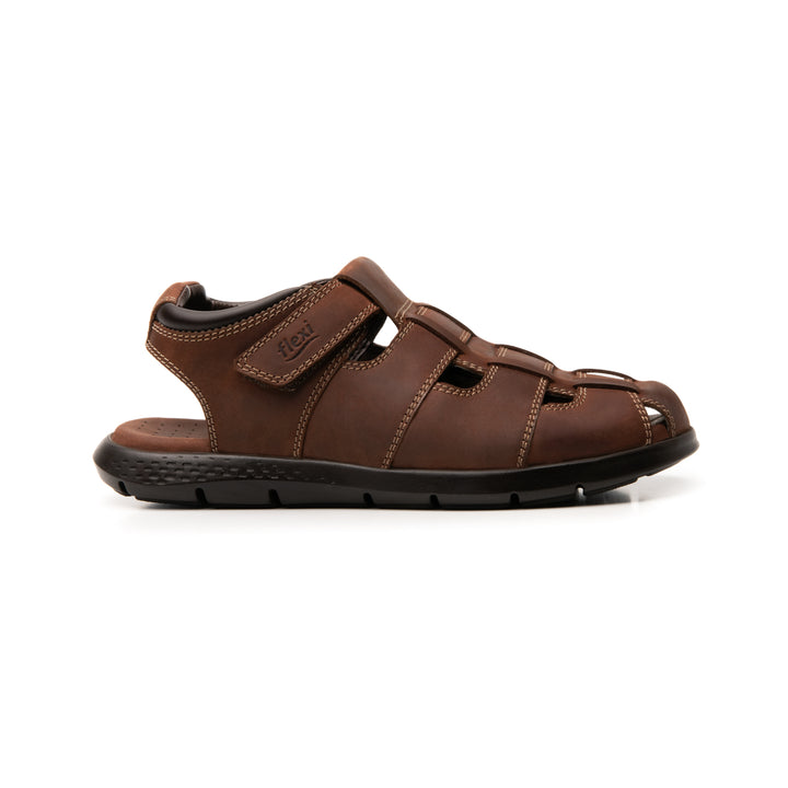 Sandalia Flexi Odin para hombre en color marrón, fabricada en cuero con diseño cerrado y suela oscura.