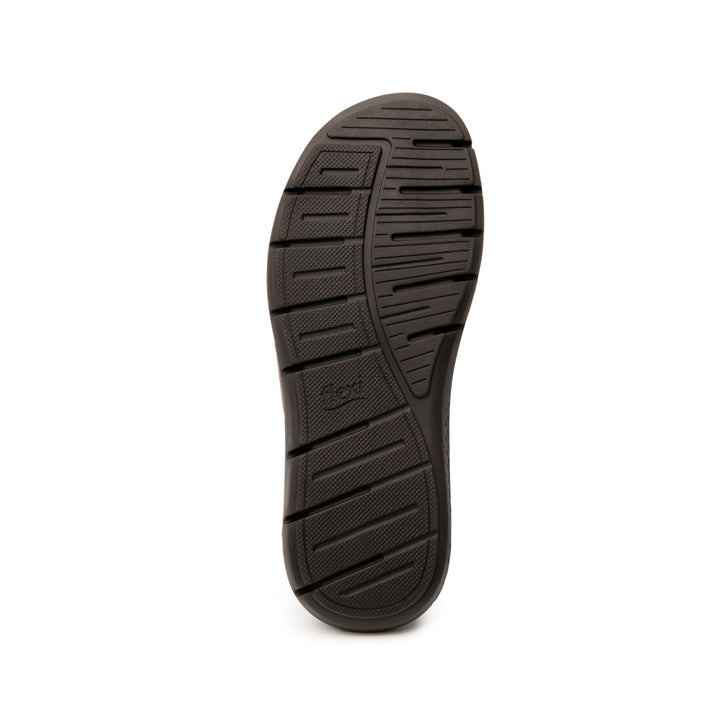 Sandalia Flexi Odin para hombre en color marrón, fabricada en cuero con diseño cerrado y suela oscura.