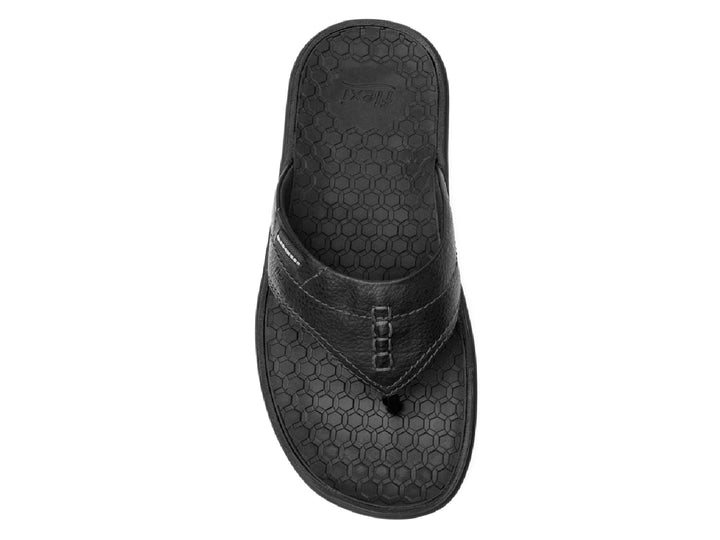 Sandalias Flexi Clifton para hombre en color negro con textura hexagonal en la plantilla.