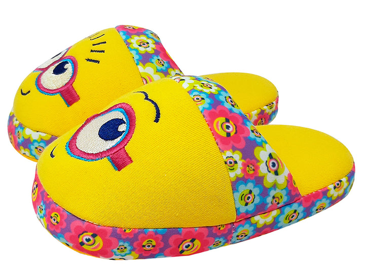 Pantuflas amarillas de Minions para niña con banda de flores coloridas.