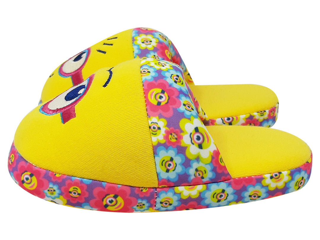 Pantuflas amarillas de Minions para niña con banda de flores coloridas.