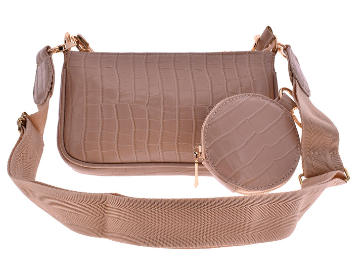 Bolso Ferretina color taupe con textura de cocodrilo, correa ancha y un pequeño monedero circular adjunto.