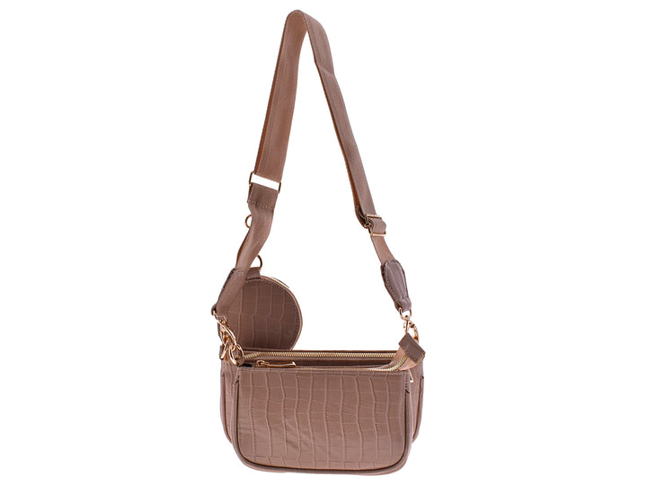 Bolso Ferretina color taupe con textura de cocodrilo, correa ancha y un pequeño monedero circular adjunto.