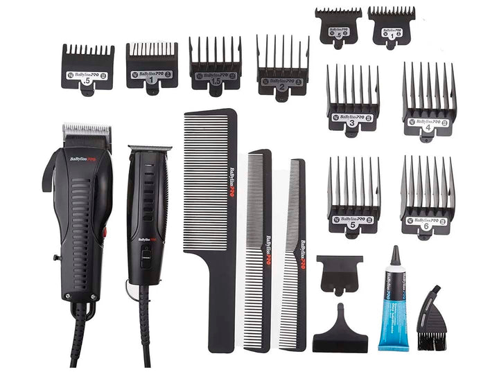Kit de barbería BaByliss PRO negro con cortadora, trimmer, peines y estuche de transporte.