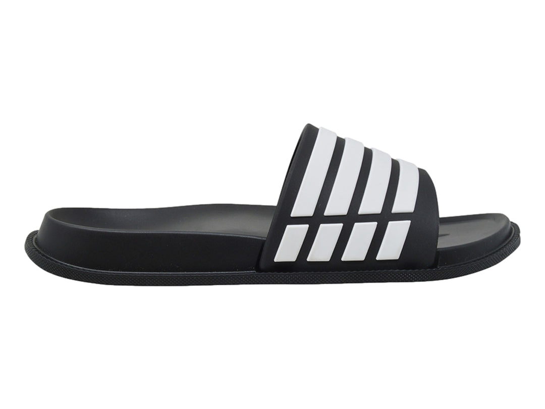 Sandalia tipo slide para hombre en color negro con franjas blancas verticales en la correa.