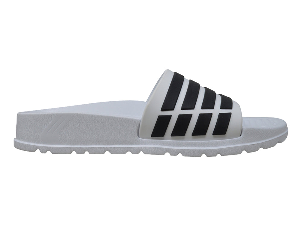 Sandalias slide para mujer de color blanco con rayas negras horizontales en la correa.