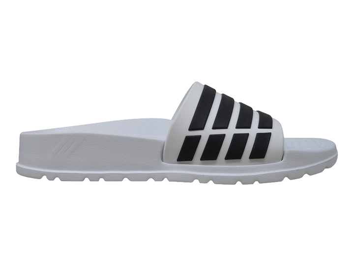 Sandalias slide para mujer de color blanco con rayas negras horizontales en la correa.