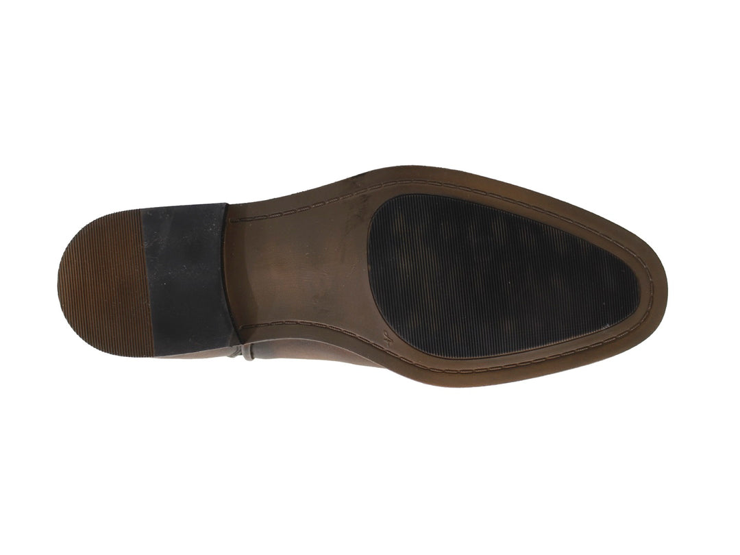 Botas de cuero color brandy para hombre con acabado degradado oscuro en la punta y el talón.