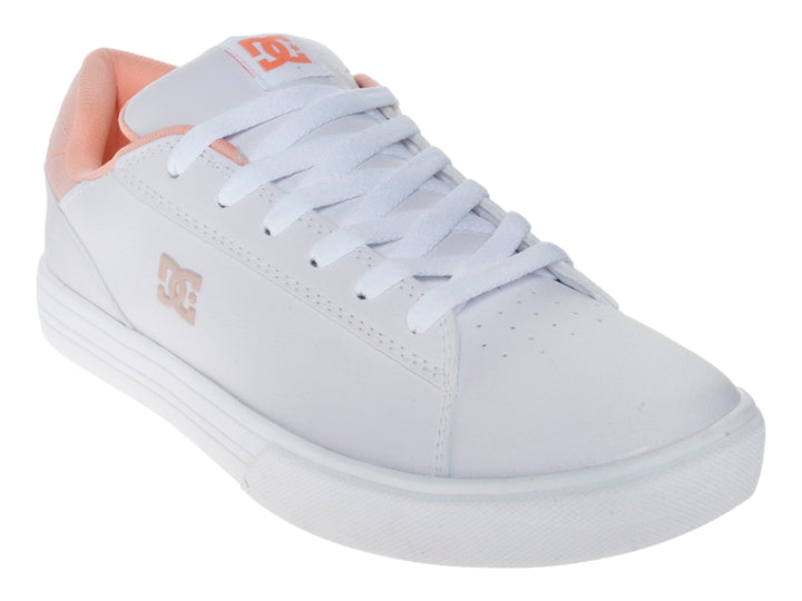 Tenis DC Shoes color blanco con detalles en rosa pastel y suela blanca.