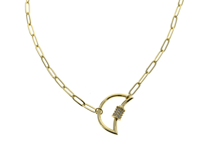 Collar de cadena color oro con un dije en forma de media luna adornado con cristales brillantes.