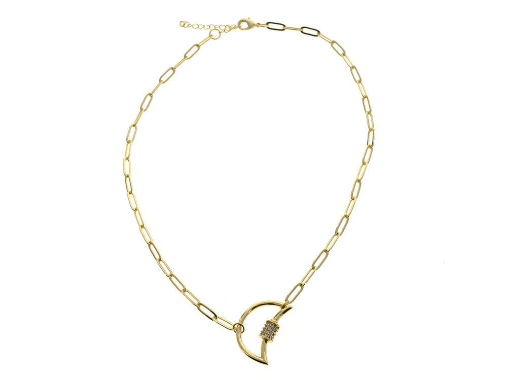 Collar de cadena color oro con un dije en forma de media luna adornado con cristales brillantes.