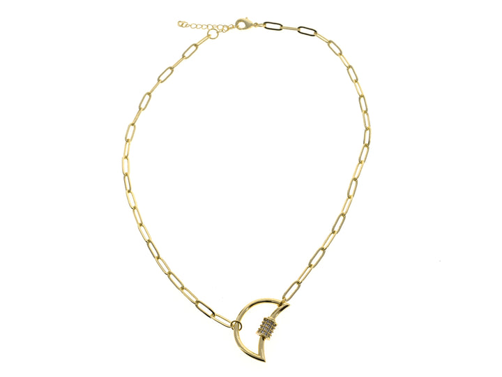 Collar de cadena color oro con un dije en forma de media luna adornado con cristales brillantes.