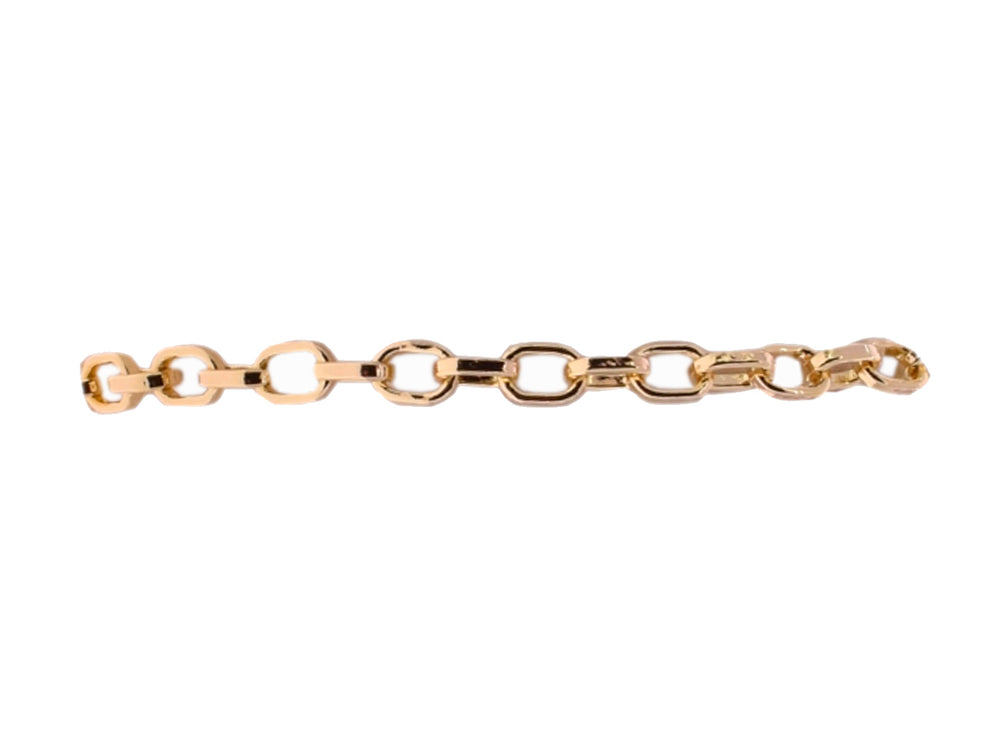 Pulsera de cadena dorada con eslabones brillantes y placa de marca.