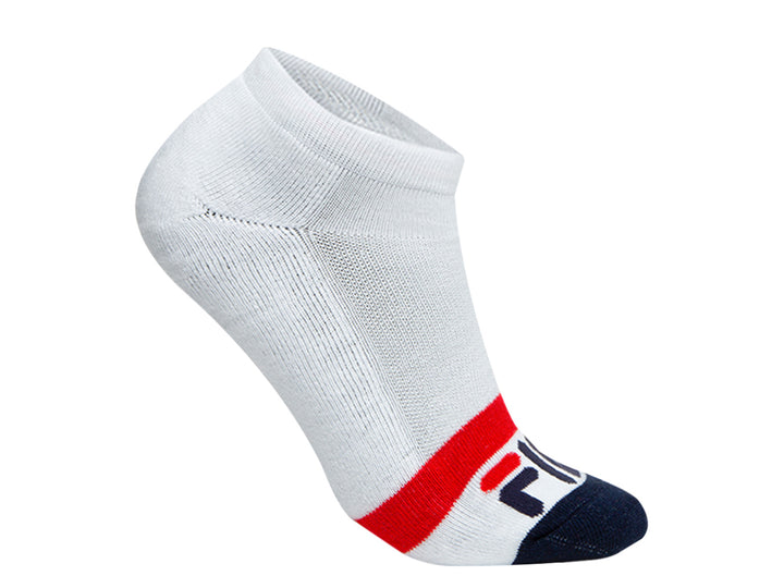 Tres pares de calcetines tobilleros FILA color blanco con franjas rojas y talones azul marino.