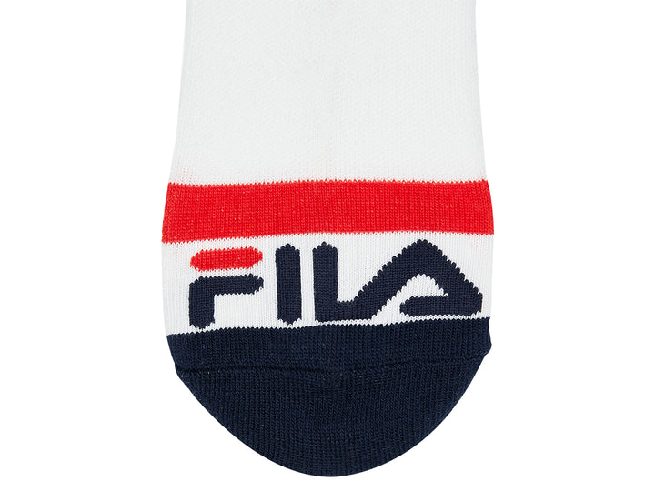 Tres pares de calcetines tobilleros FILA color blanco con franjas rojas y talones azul marino.