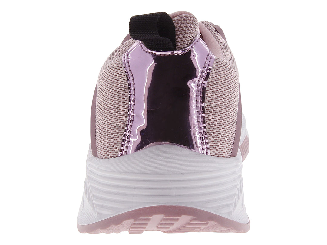 Tenis deportivos color rosa con malla transpirable y suela blanca.