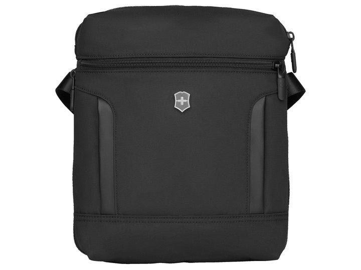 Bolso cruzado unisex color negro de la marca Victorinox con cierre superior y logotipo metálico frontal.