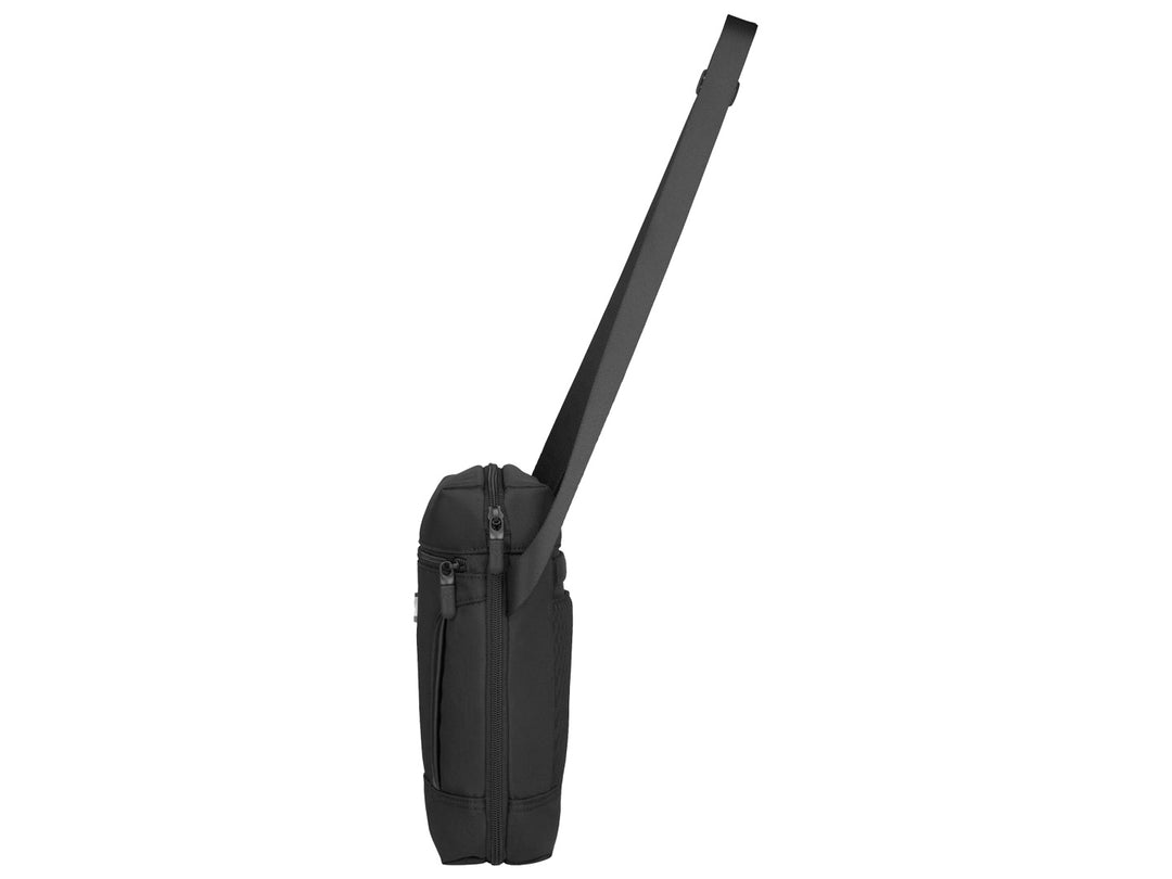 Bolso cruzado unisex color negro de la marca Victorinox con cierre superior y logotipo metálico frontal.