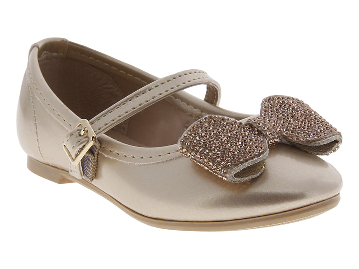 Zapato plano color oro para niña con moño decorado con brillantes y correa ajustable.