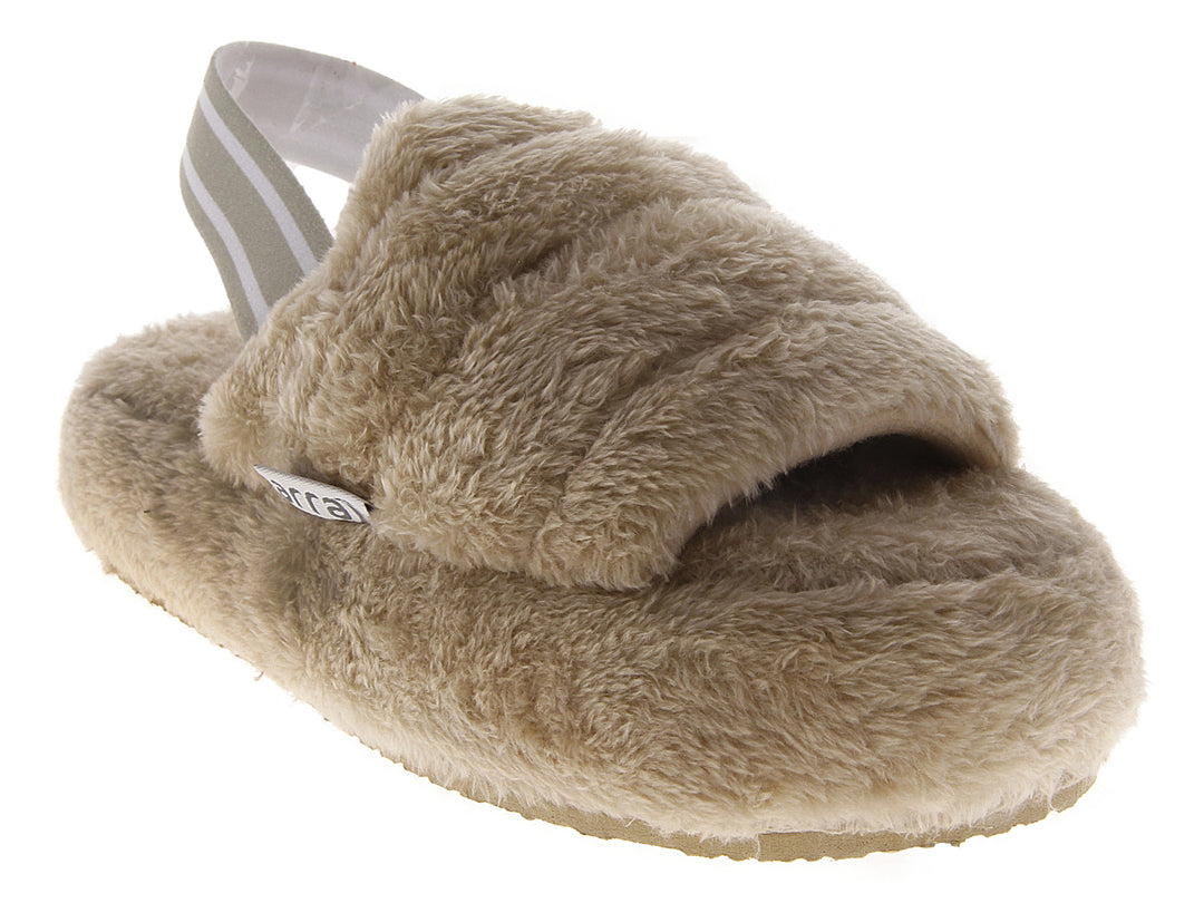 Sandalia tipo pantufla color beige con textura peluda y correa trasera.