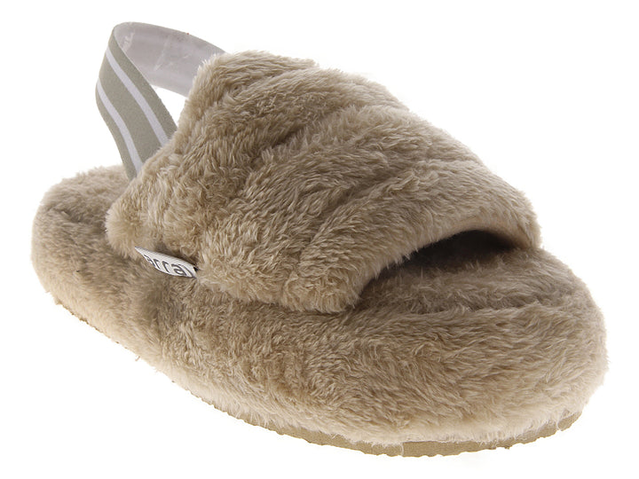 Sandalia tipo pantufla color beige con textura peluda y correa trasera.