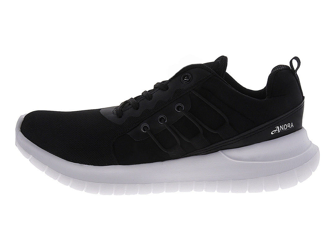 Tenis deportivos Andrax para mujer en color negro con suela blanca gruesa.