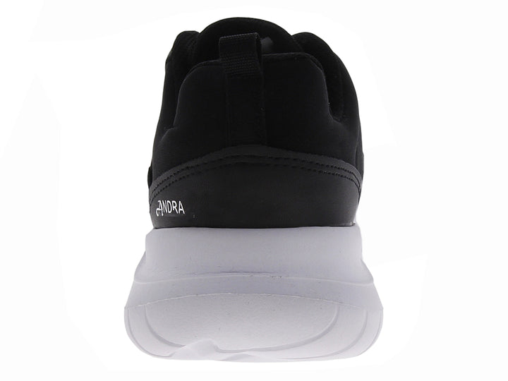 Tenis deportivos Andrax para mujer en color negro con suela blanca gruesa.