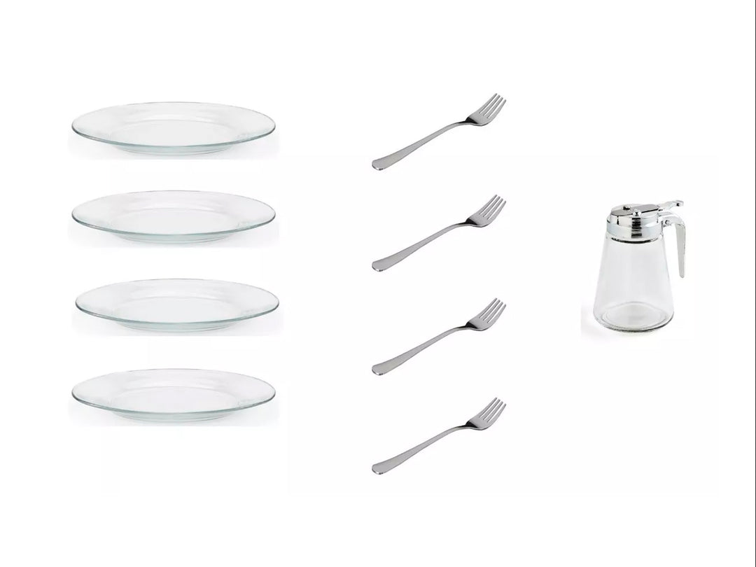 Set de vajilla para hotcakes con platos, tenedores y jarra transparente con tapa metálica.