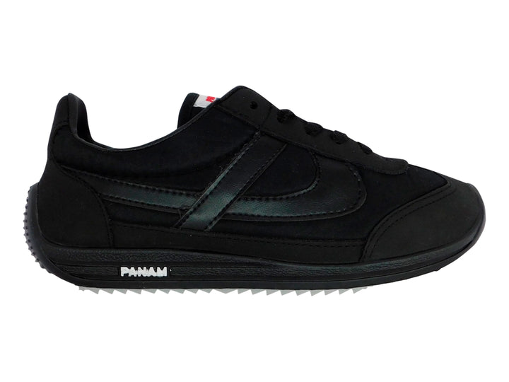 Par de tenis deportivos color negro para niño marca Panam con suela blanca dentada.