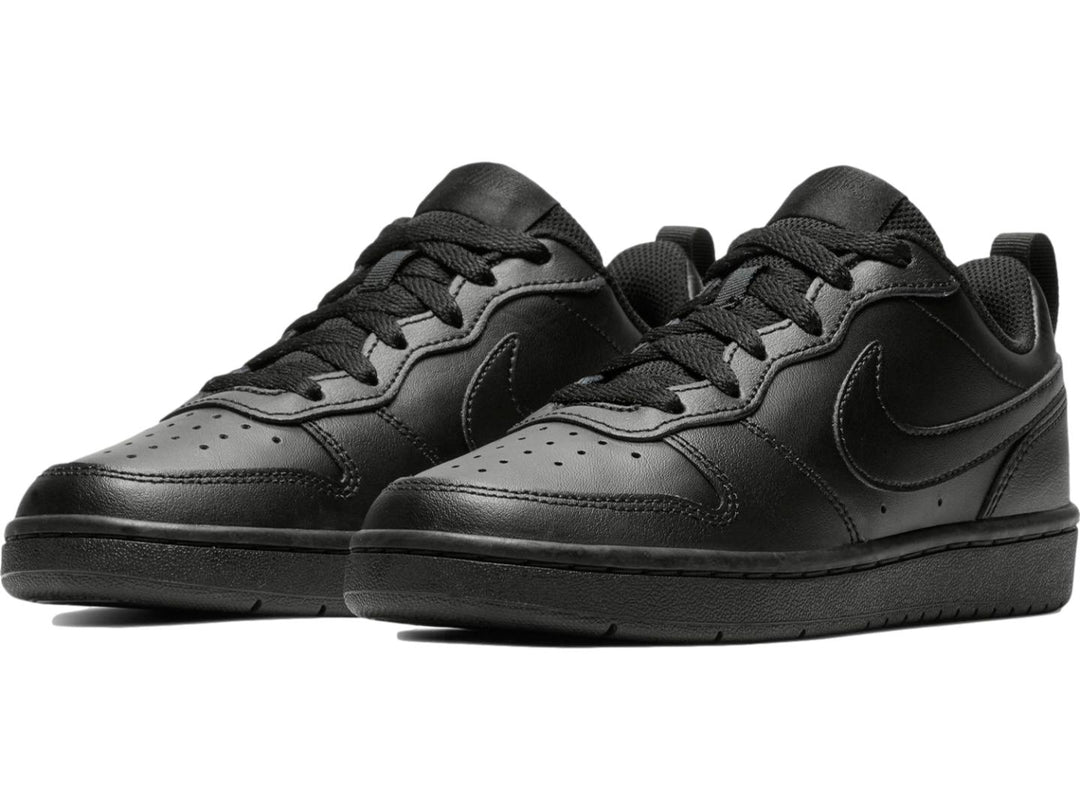 Tenis Nike Court Borough Low 2 para niño en color negro total.