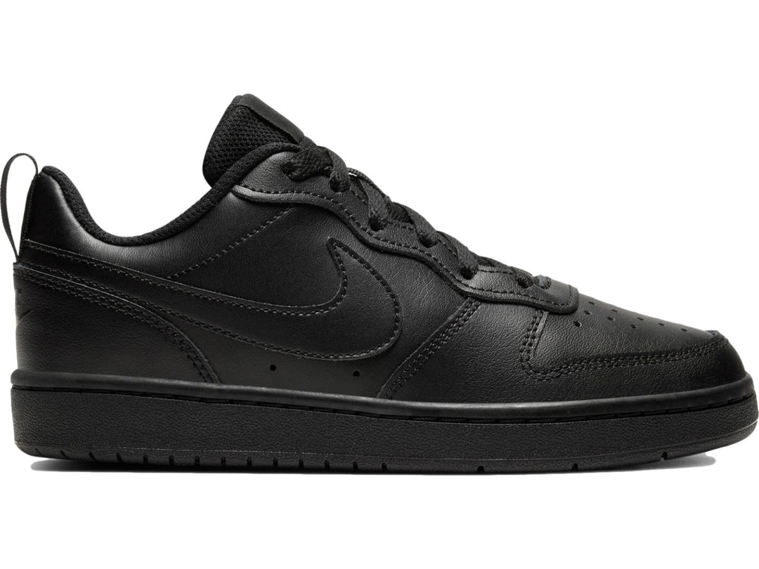 Tenis Nike Court Borough Low 2 para niño en color negro total.